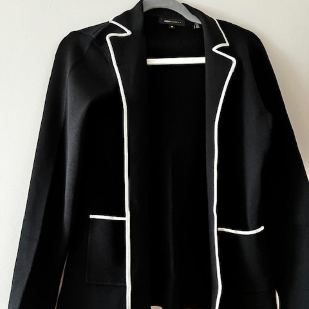 New Black and white gorgeous blazer